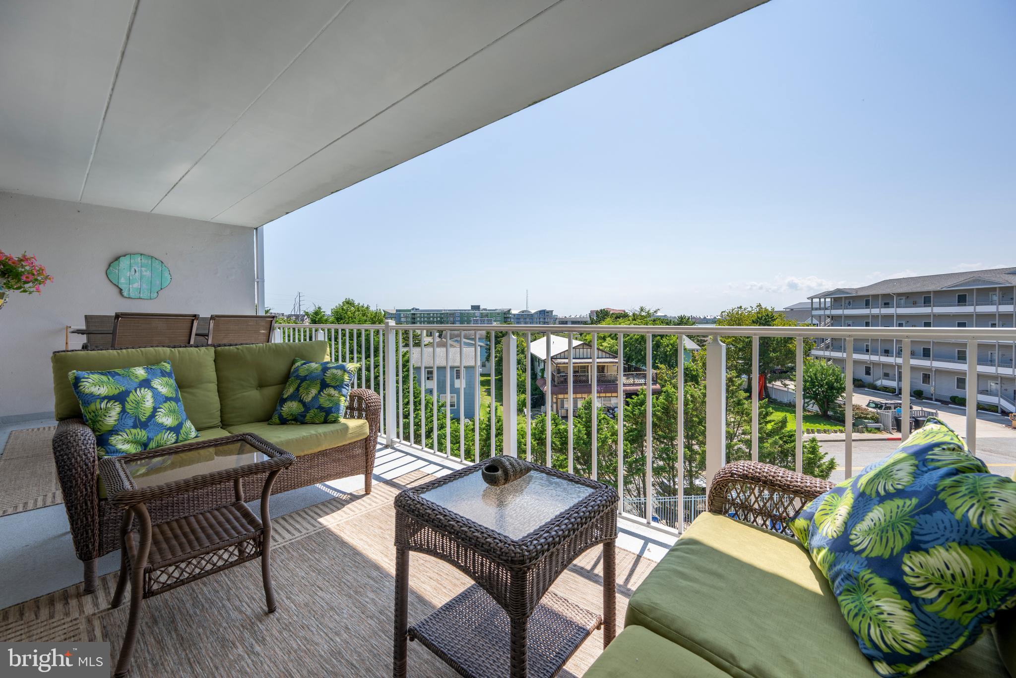 TRITON'S TRUMPET - Residential