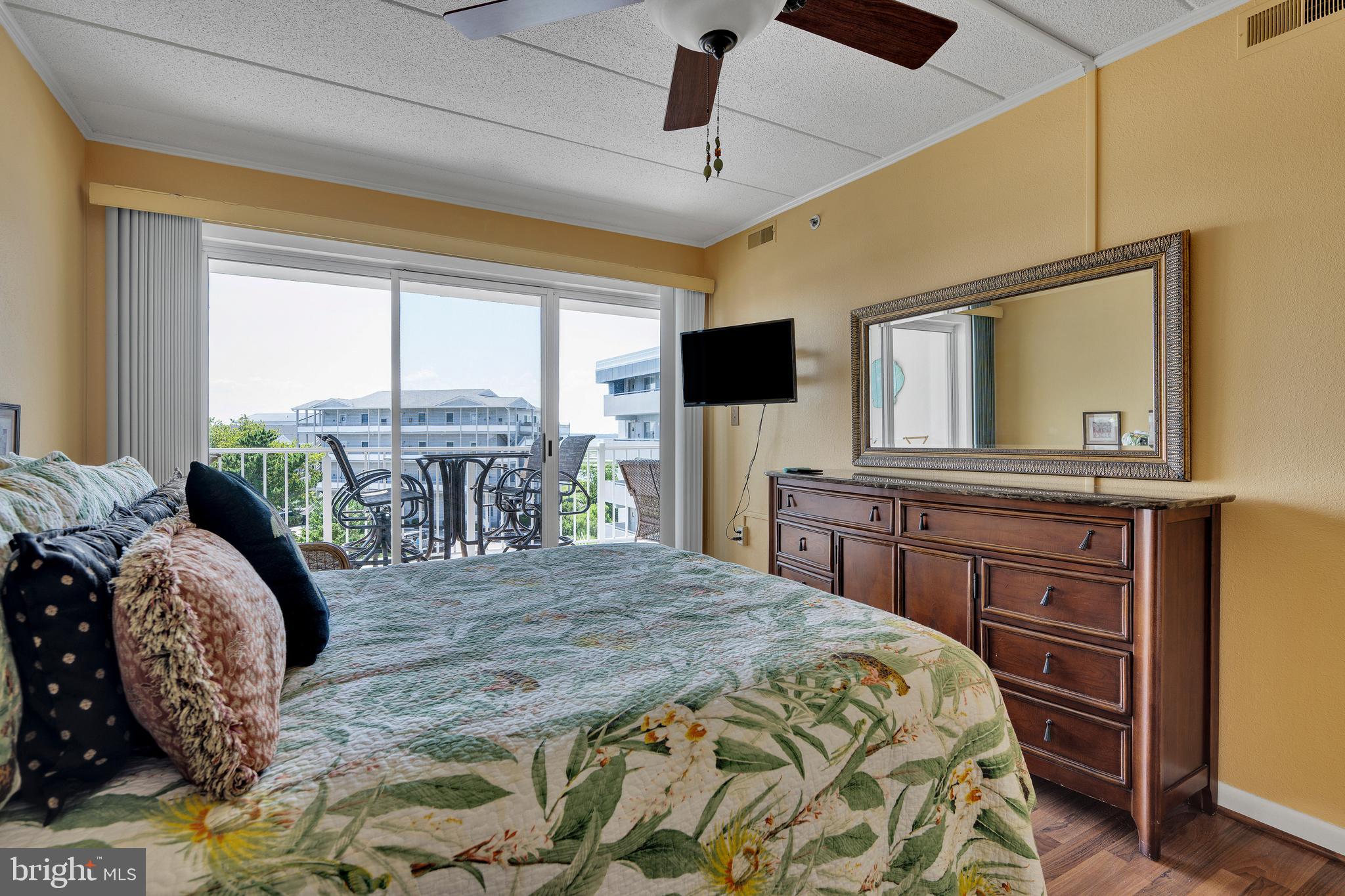 TRITON'S TRUMPET - Residential