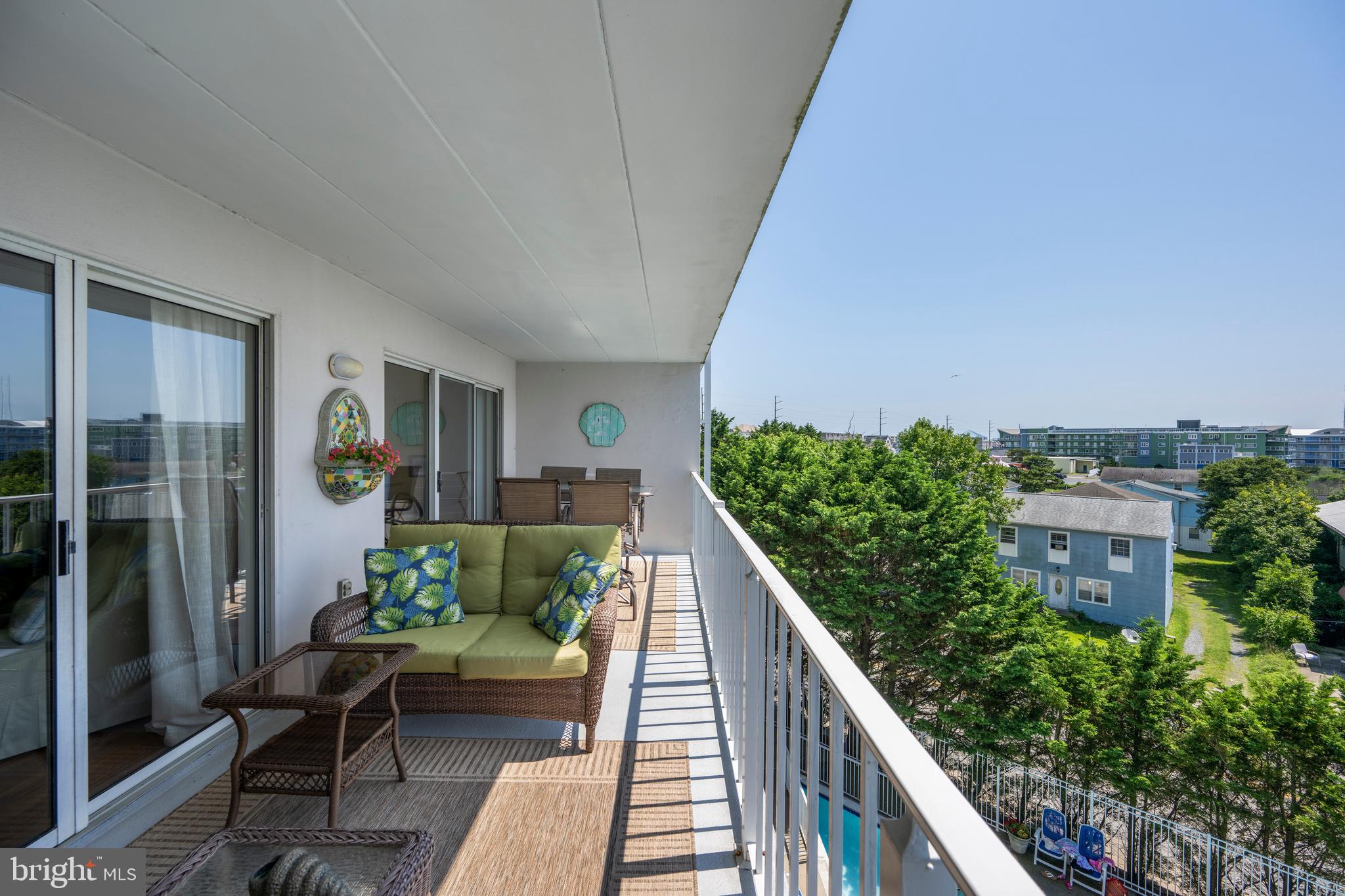 TRITON'S TRUMPET - Residential