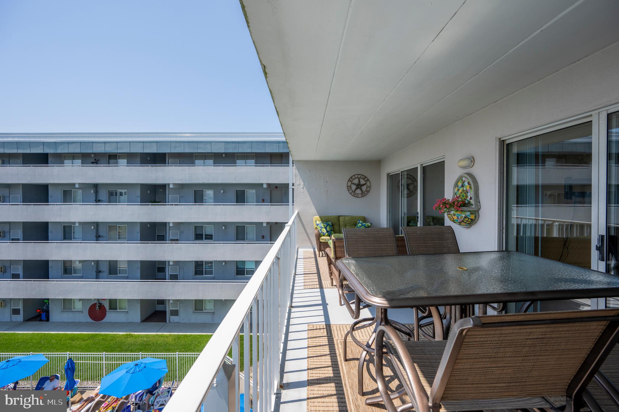 TRITON'S TRUMPET - Residential