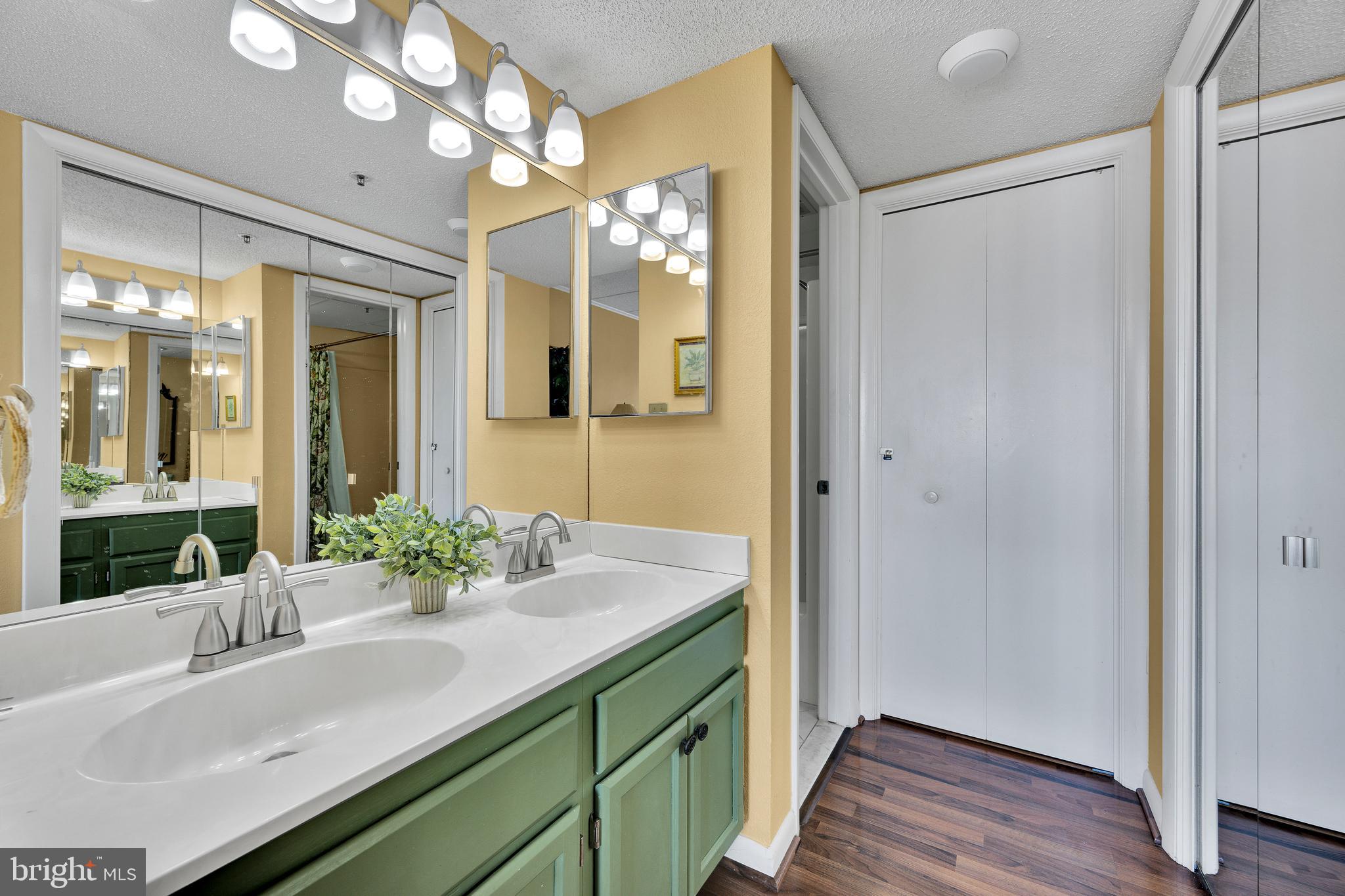 TRITON'S TRUMPET - Residential