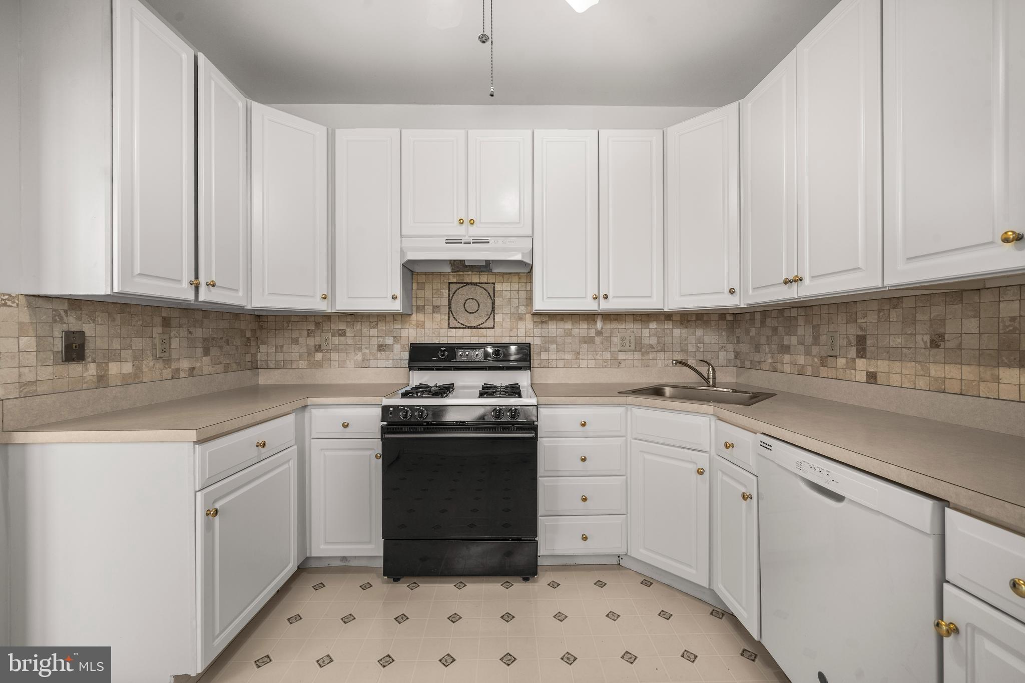 FAIRWAYS BAY HILLS CONDOMINIUMS - Residential