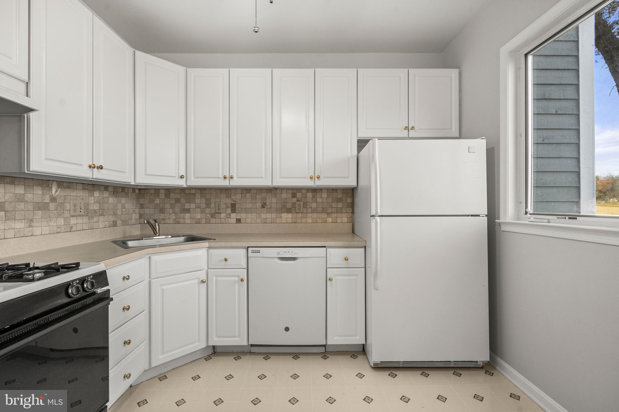 FAIRWAYS BAY HILLS CONDOMINIUMS - Residential