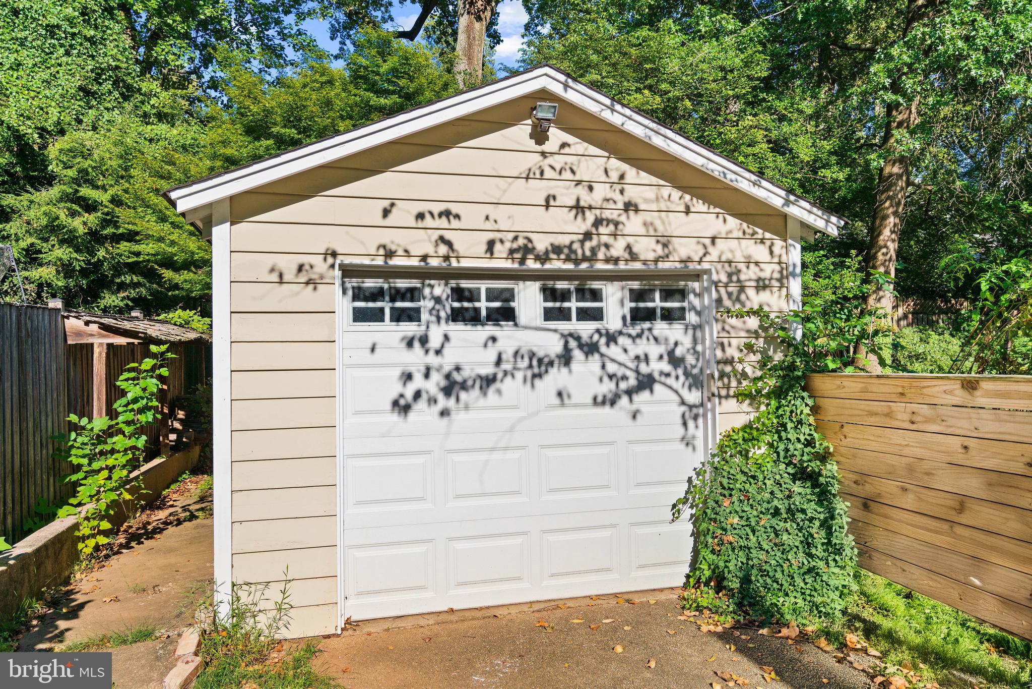 BRADLEY HILLS - Residential