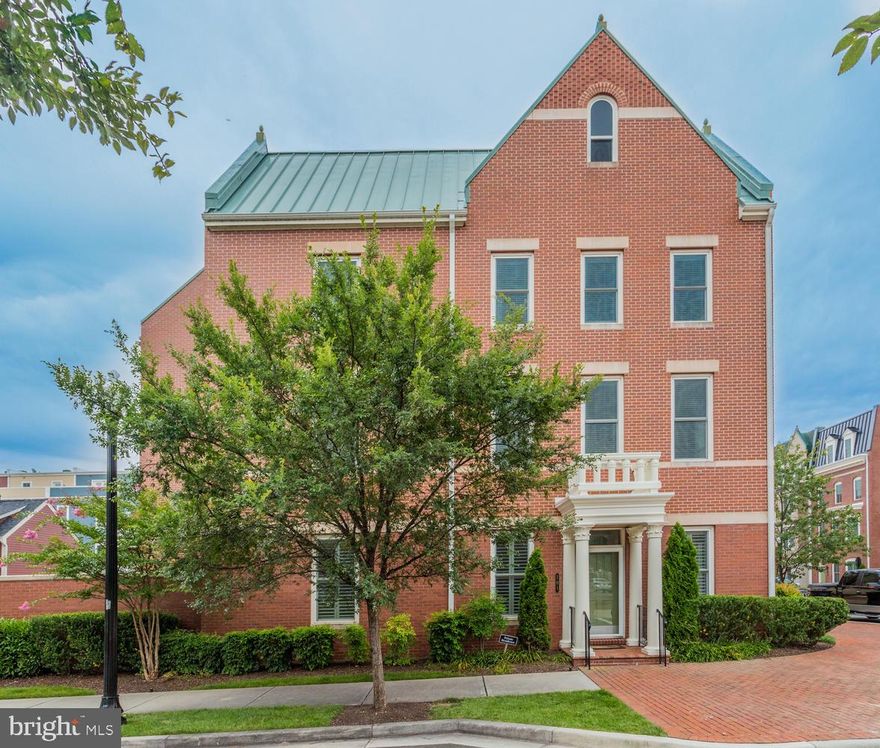 GORGEOUS END UNIT T-HOUSE, FACING POTOMAC YD PARK, 5 BEDRM, 4.5 BTHS, 2 CAR GARAGE WITH GUEST QUARTERS ABOVE WITH FULL BATH AND WET BAR/ KITCHEN. 10 FT CEILINGS ON THE MAIN LEVEL 9FT IN LIVING QUARTERS, OPEN KITCHEN, GRANITE, STAINLESS, CERAMIC BATHS, HARDWOODS EVERYWHERE, SEPARATE LAUNDRY UP, ELPHA SHELVING, WALK-IN OWNERS SUITE, PLANTATION SHUTTERS, TWO FAMILY ROOMS. PRIVATE BRICK COURT YD 4 ENTERTAINING. CLOSE TO SHOPPING, REAGAN AIRPORT, PENTAGON, A MUST SEE! AVAILABLE FOR RENT BUT PREFER SALE.
NO SHOWING UNTIL SATURDAY, JUNE 28TH.