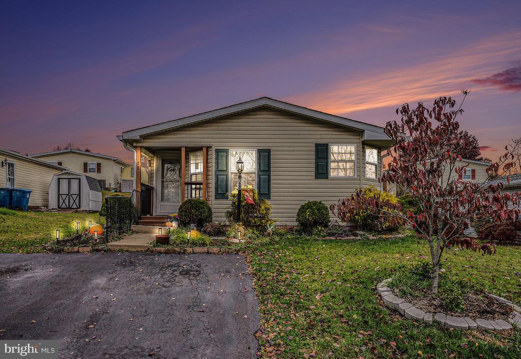 Photo of 28 Juniper Court E, HARLEYSVILLE, PA 19438 (MLS # PAMC2161016)