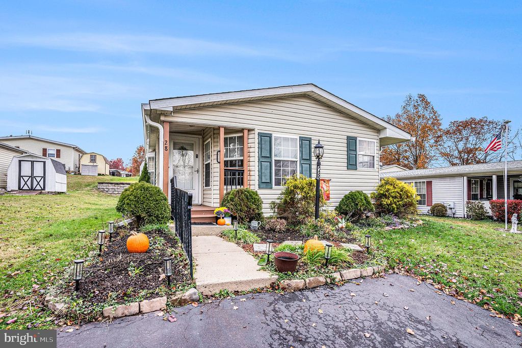 Photo of 28 Juniper Court E, HARLEYSVILLE, PA 19438 (MLS # PAMC2161016)