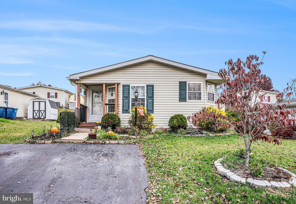 Photo of 28 Juniper Court E, HARLEYSVILLE, PA 19438 (MLS # PAMC2161016)