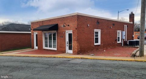 Photo of 101 Elm Avenue, LOUISA, VA 23093 (MLS # VALA2009876)