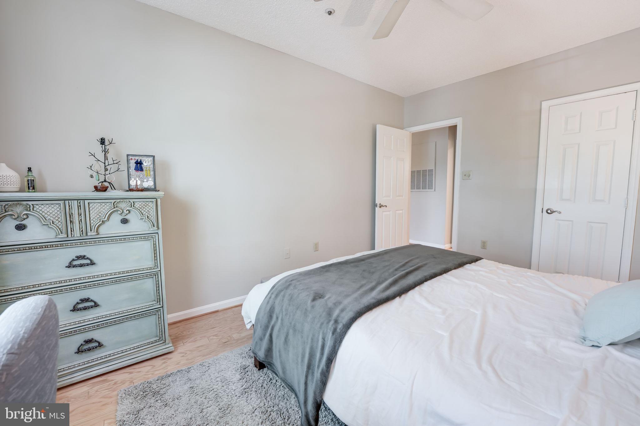 HILLWOOD - Residential