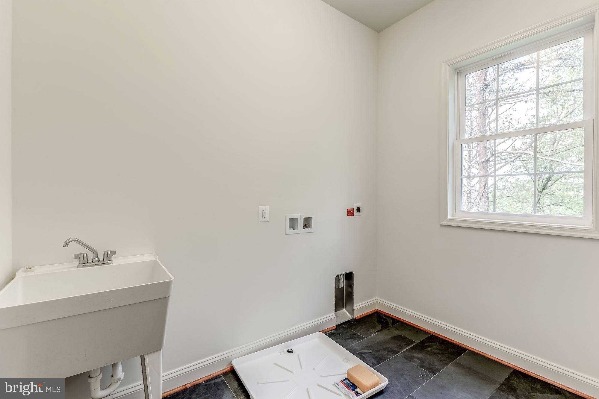 ALDIE ROAD - Residential