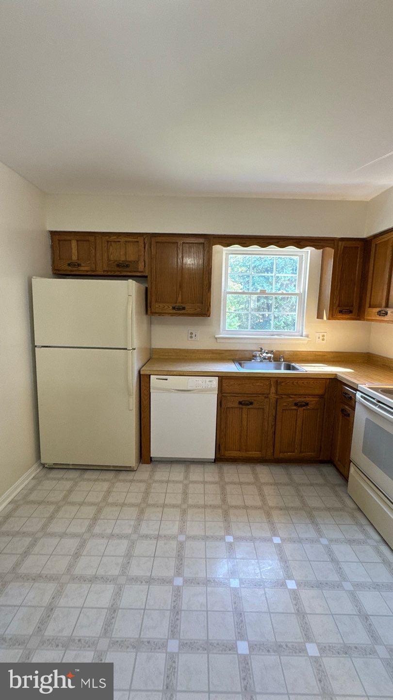 VILLAGE OF KINGS CONTRIVANCE - Residential Lease