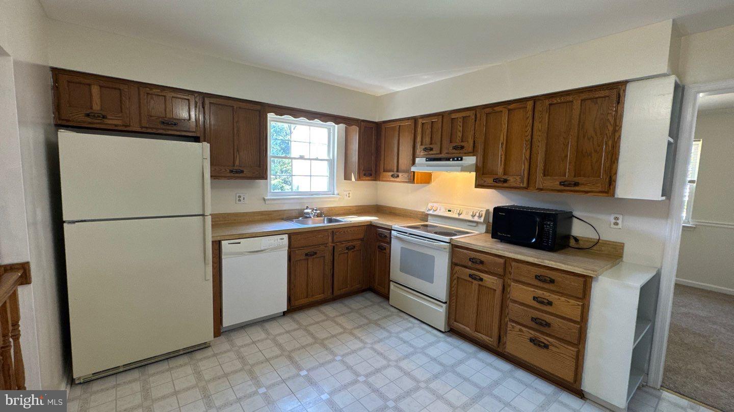 VILLAGE OF KINGS CONTRIVANCE - Residential Lease