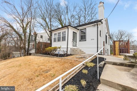 2016 32ND STREET SE WASHINGTON DC 20020