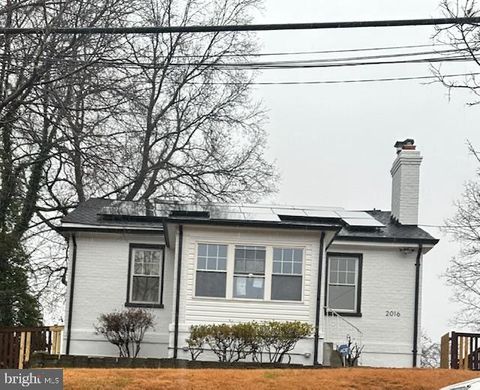 2016 32ND STREET SE WASHINGTON DC 20020