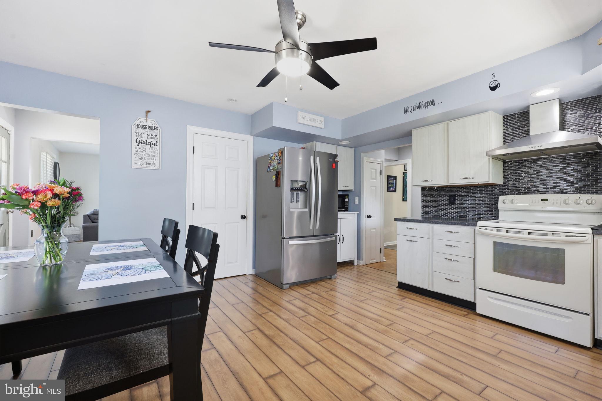FEASTERVILLE - Residential