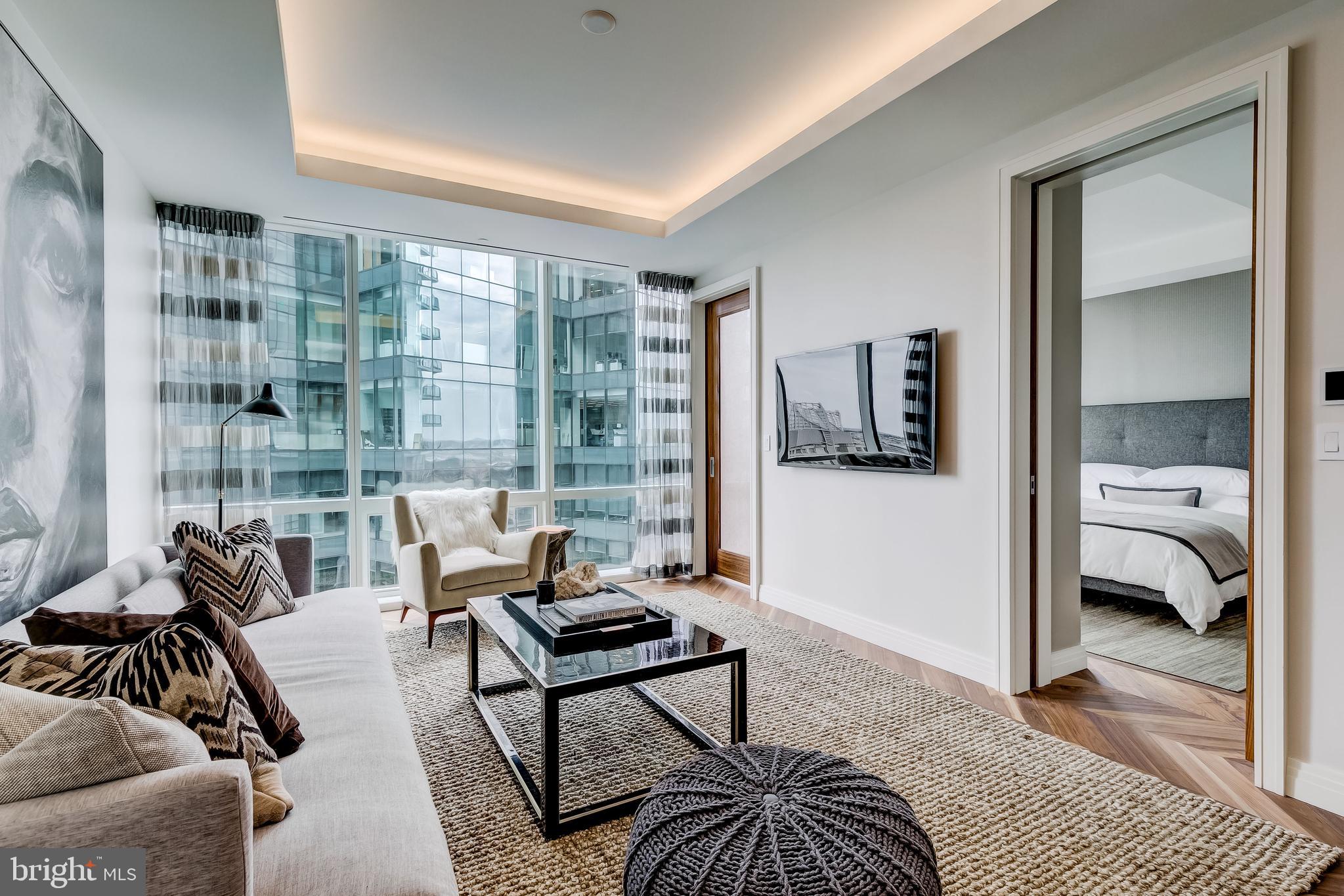 FOUR SEASONS PRIVATE RESIDENCES - Residential
