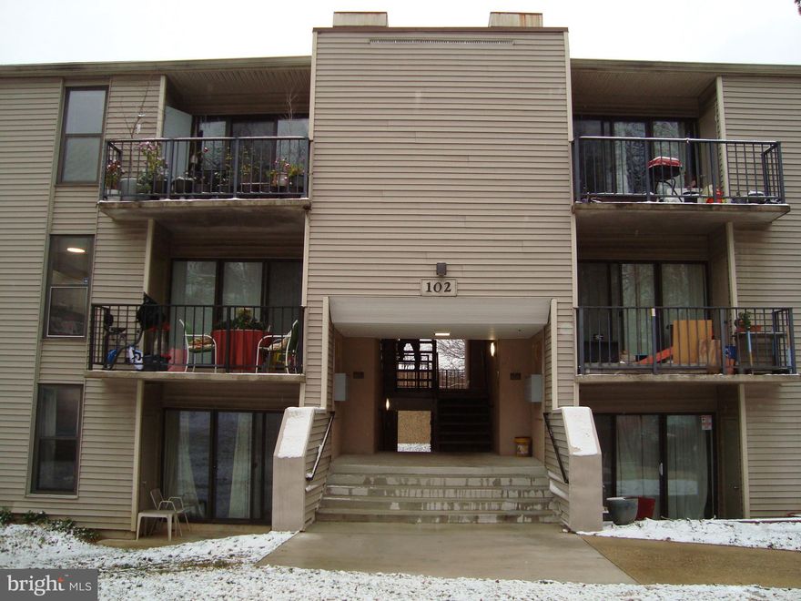 GREAT OPPORTUNITY ... DON'T MISS IT!!!  Need TLC, but it can be your sweet home or great investment ... 2 bedrooms, 2 full baths and 1 DEN (bonus) where the den can be an extra storage or office ... Condo fee includes ALL utilities ... Plenty of parking spaces ... Convenience location ... Great for investors or your sweet home!!!