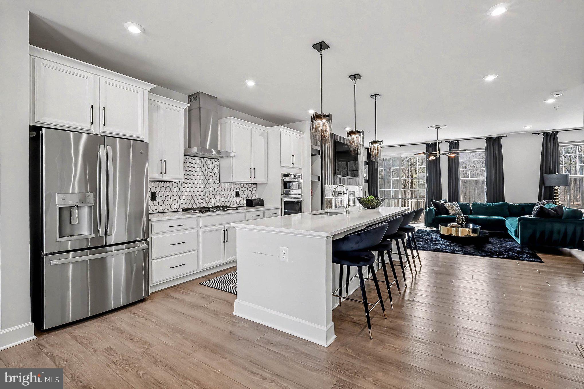 10878 FOXTROT CIRCLE