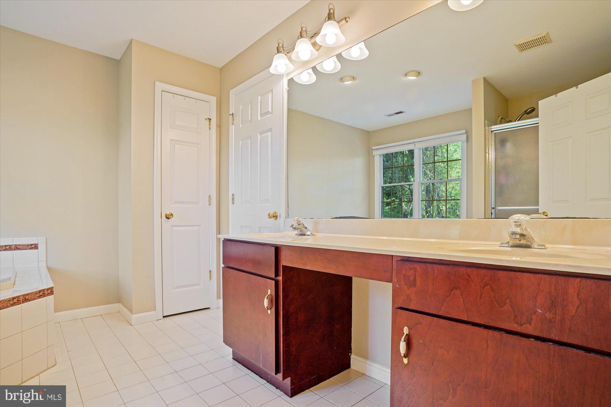 CAMPUS HILLS FARMS - Residential Lease