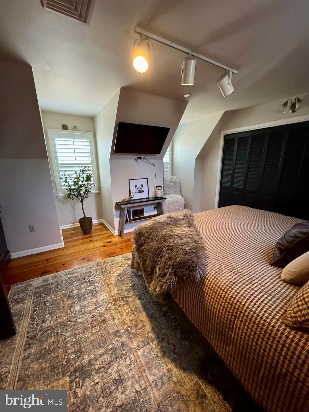 listing image 84