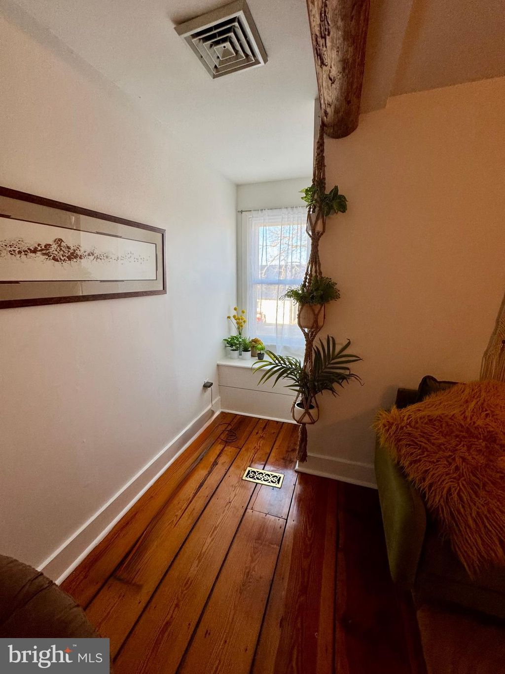 listing image 90