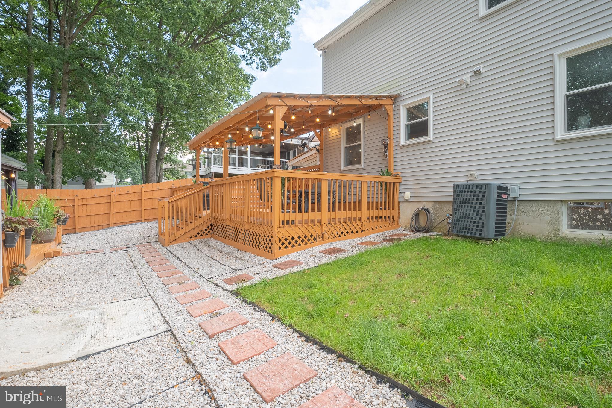 GOLDEN TREE - Residential