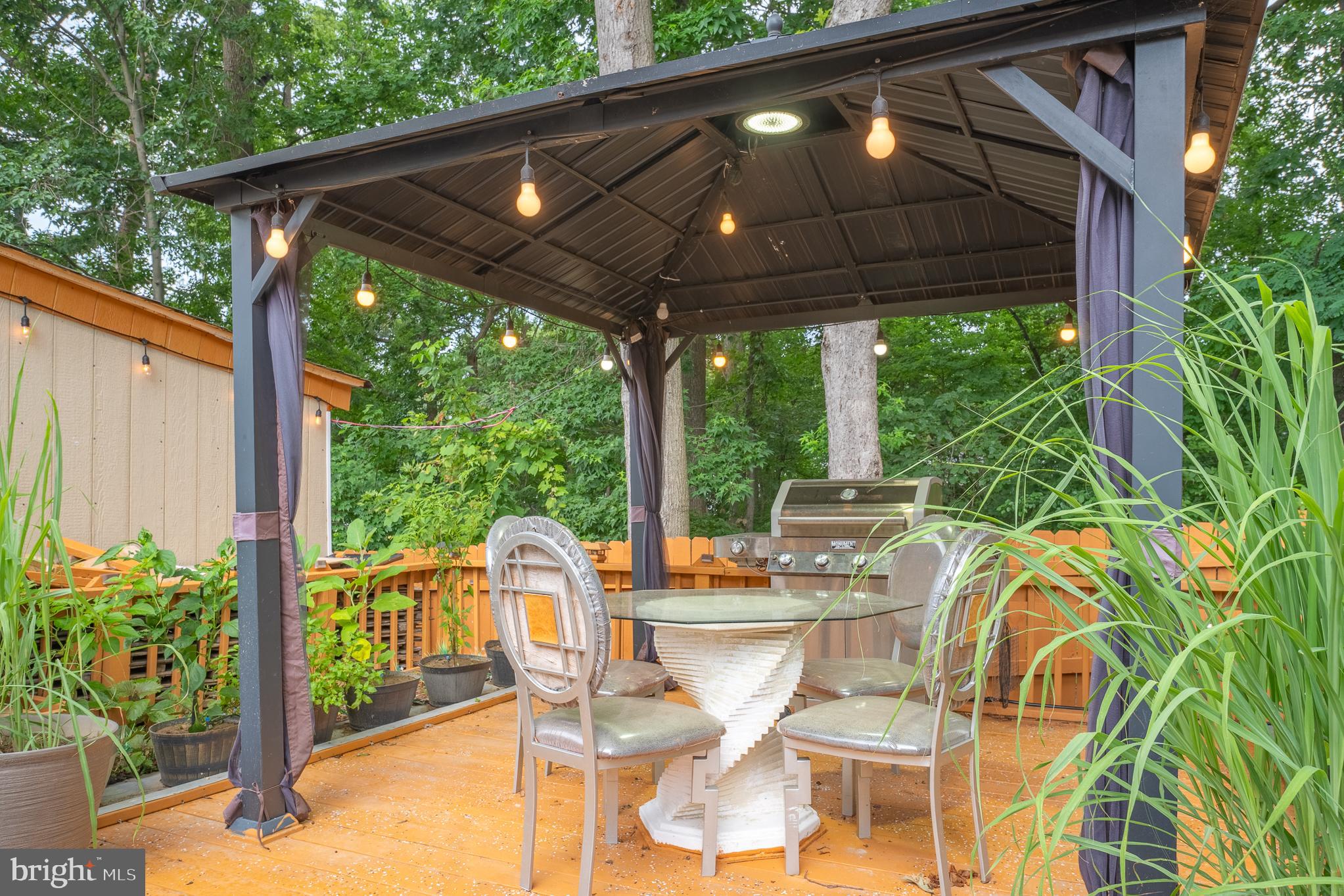 GOLDEN TREE - Residential