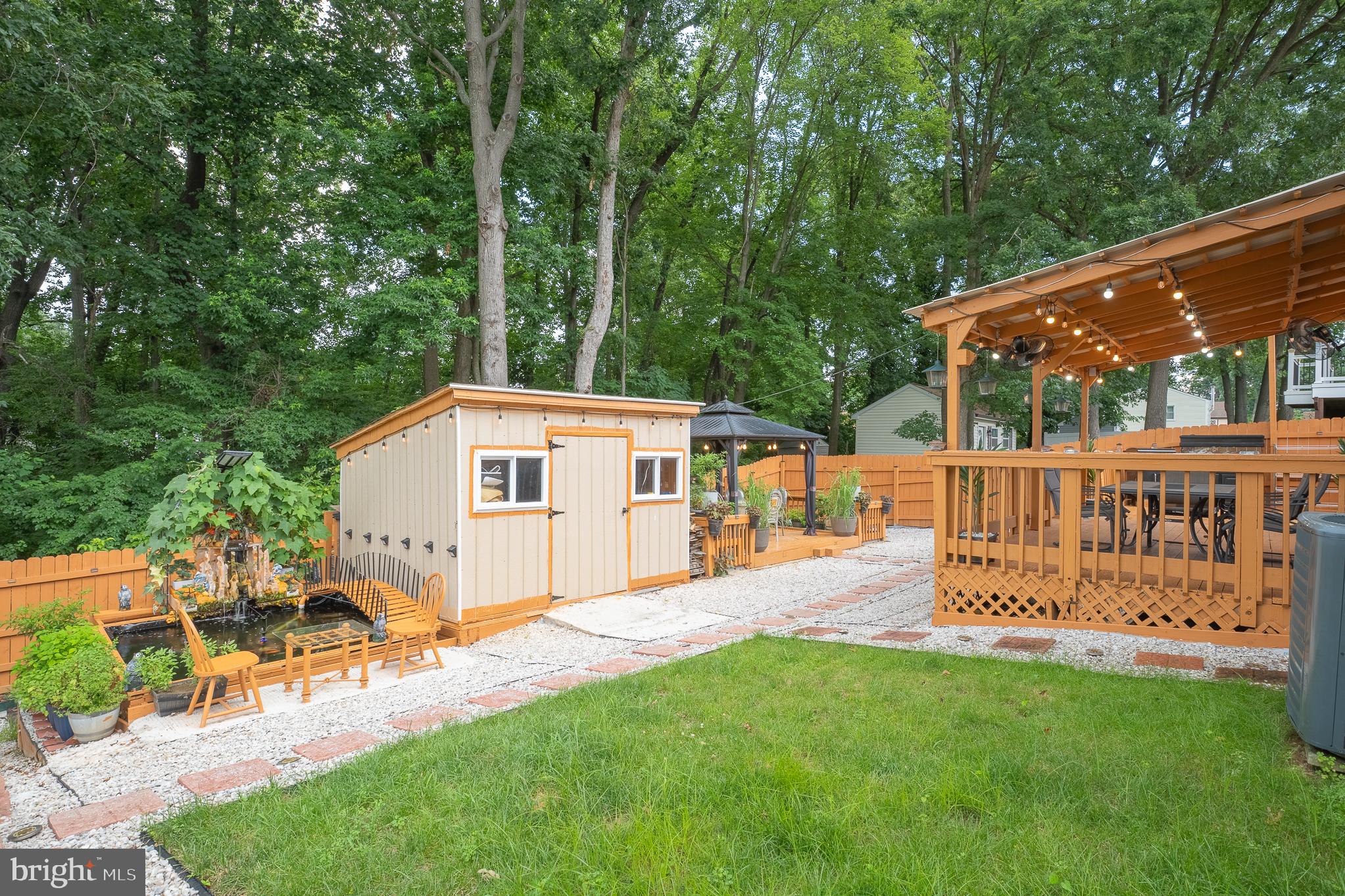 GOLDEN TREE - Residential