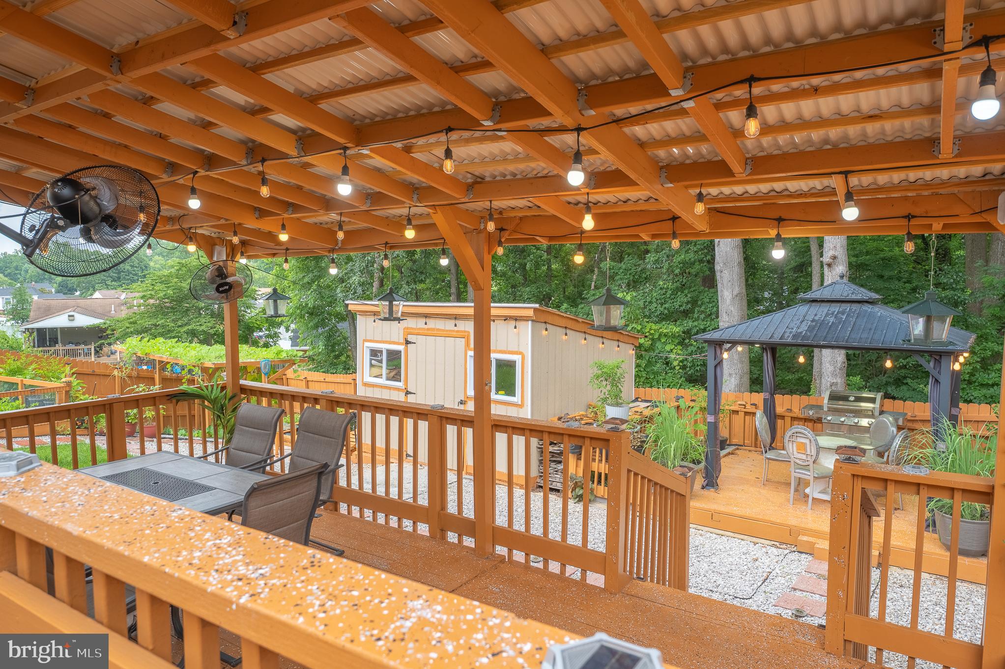 GOLDEN TREE - Residential