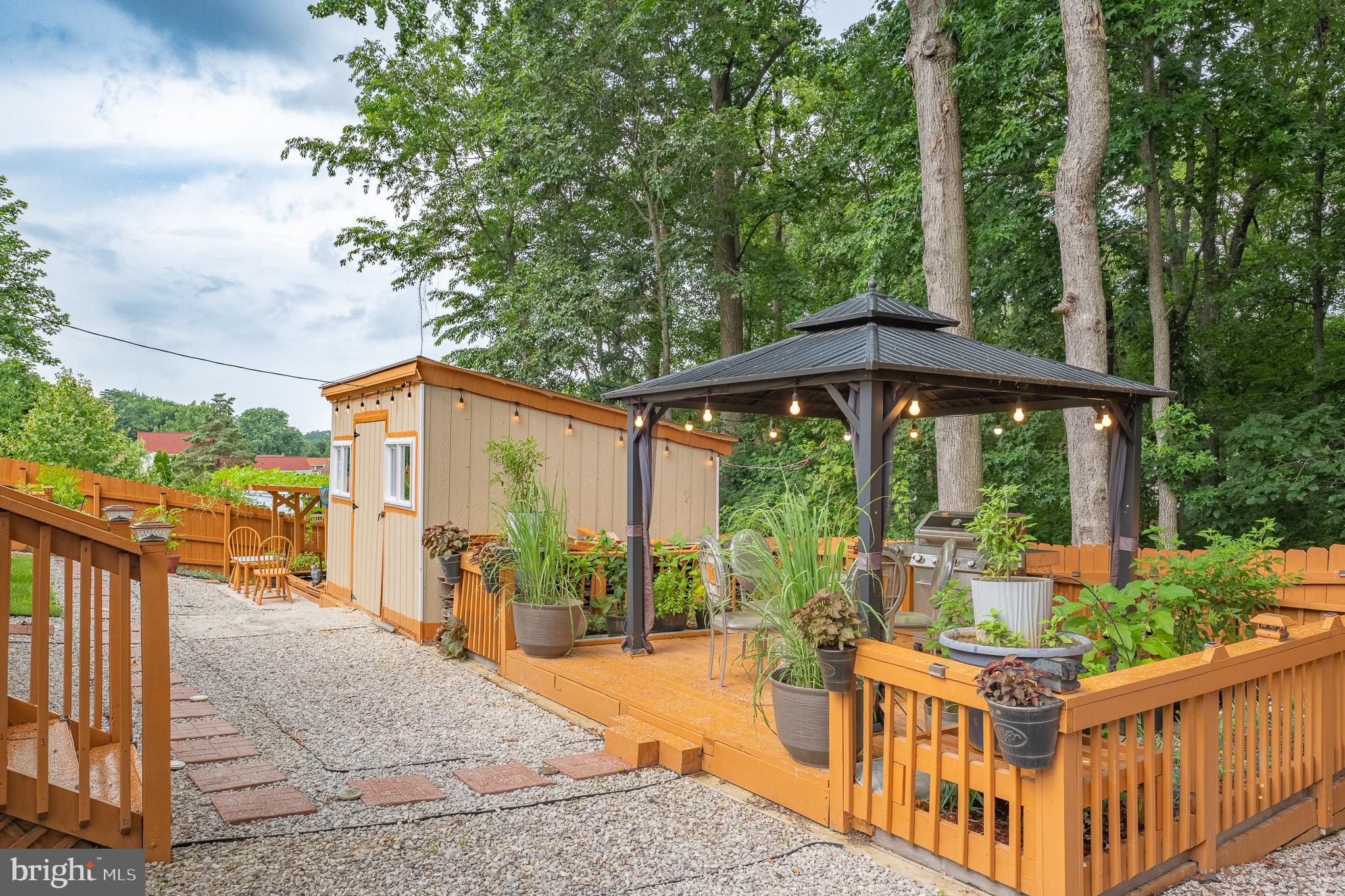 GOLDEN TREE - Residential