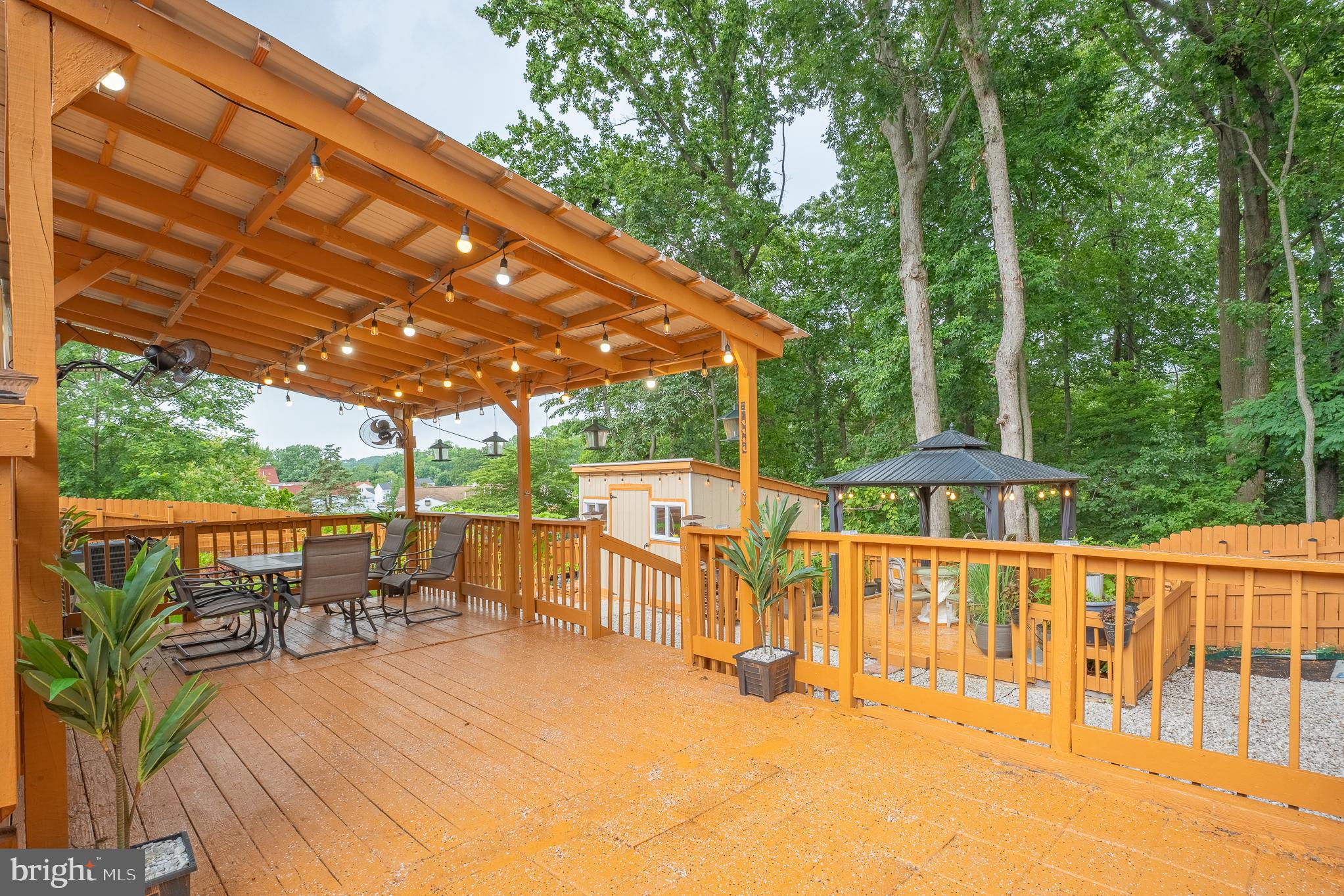 GOLDEN TREE - Residential