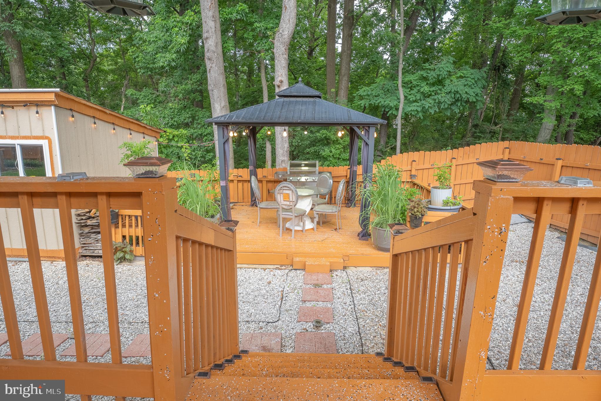 GOLDEN TREE - Residential