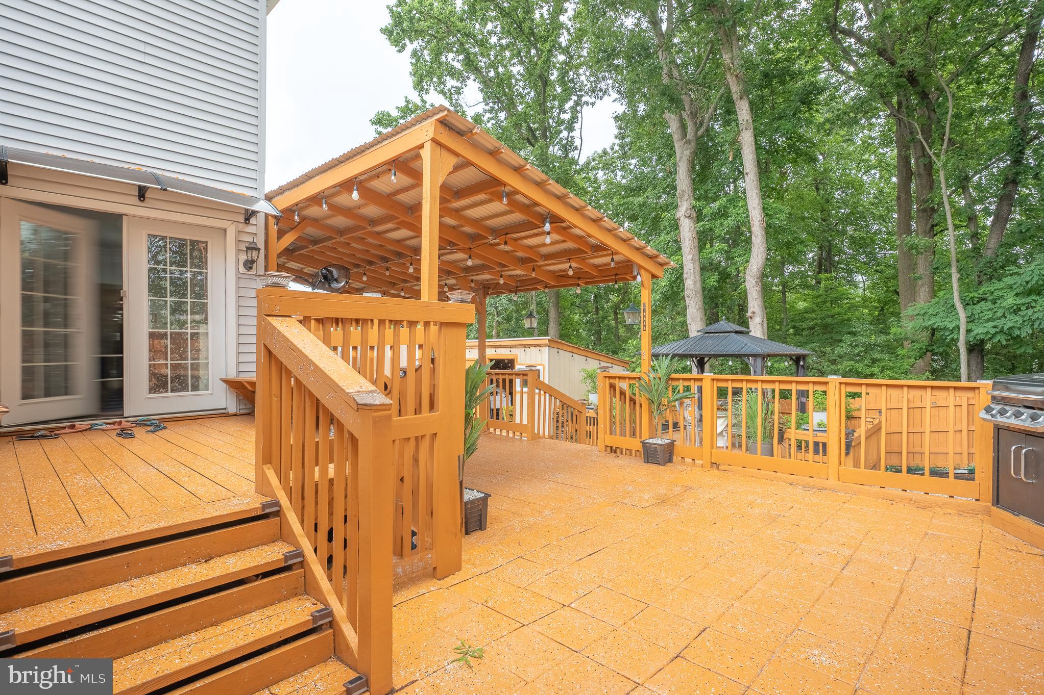 GOLDEN TREE - Residential