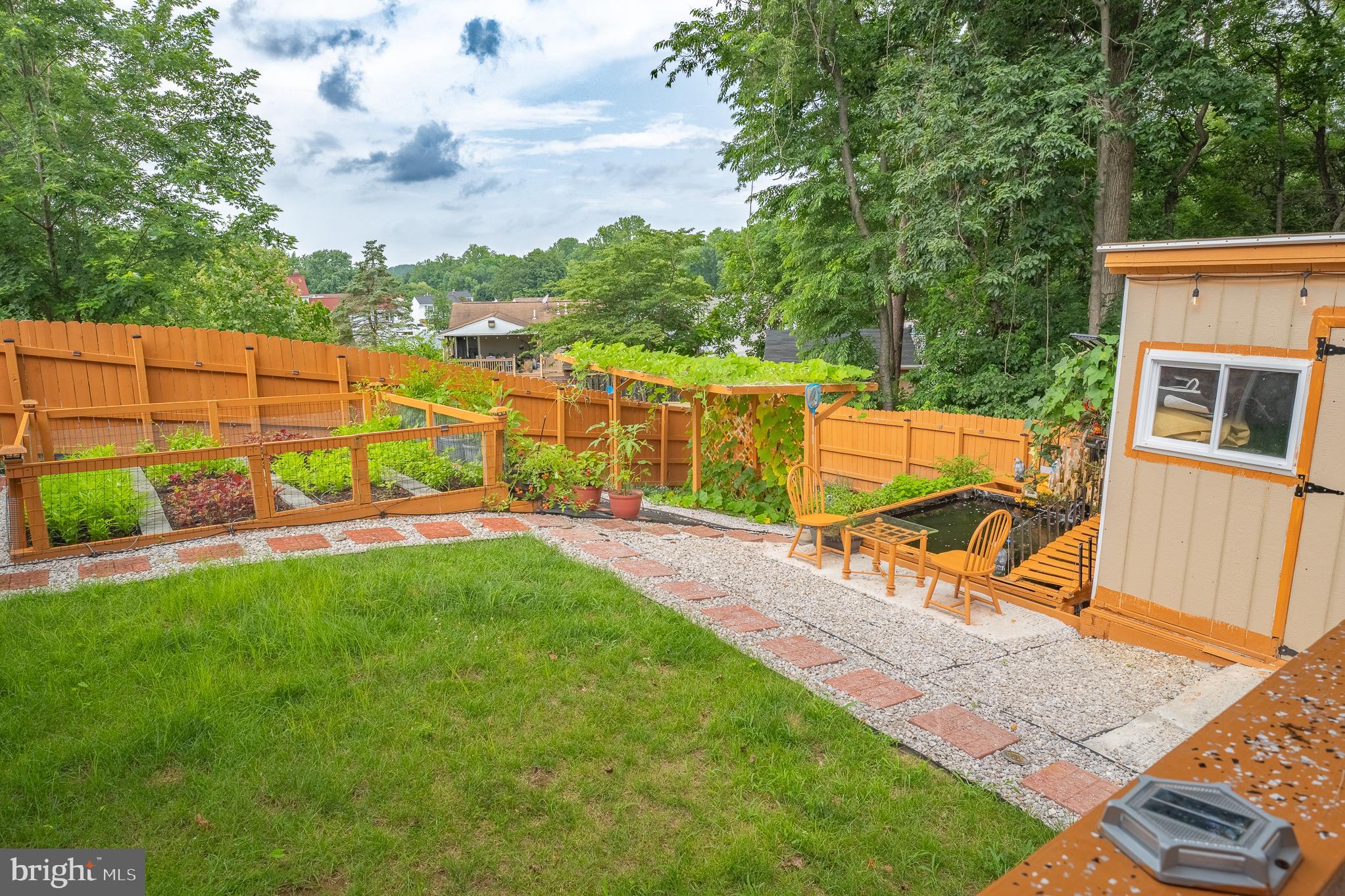 GOLDEN TREE - Residential