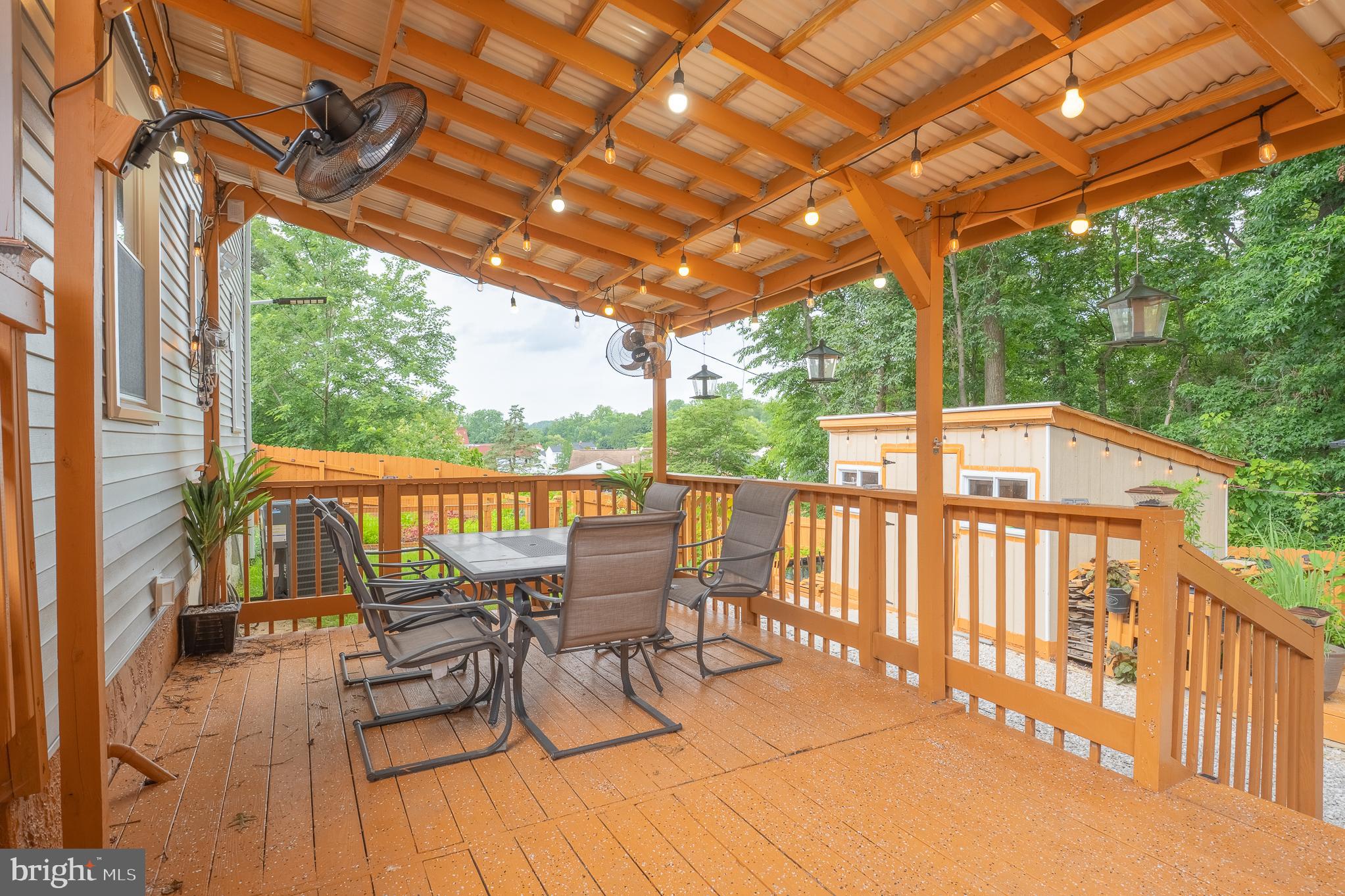 GOLDEN TREE - Residential