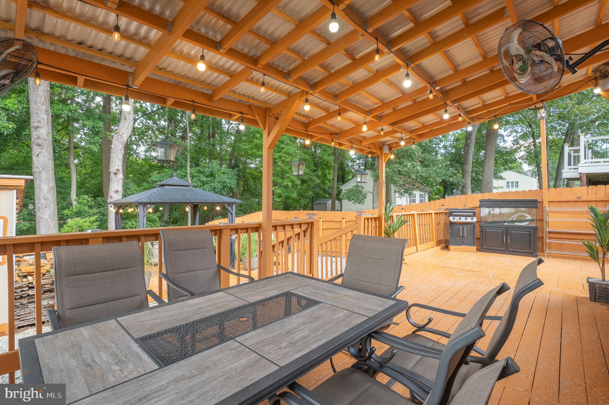 GOLDEN TREE - Residential