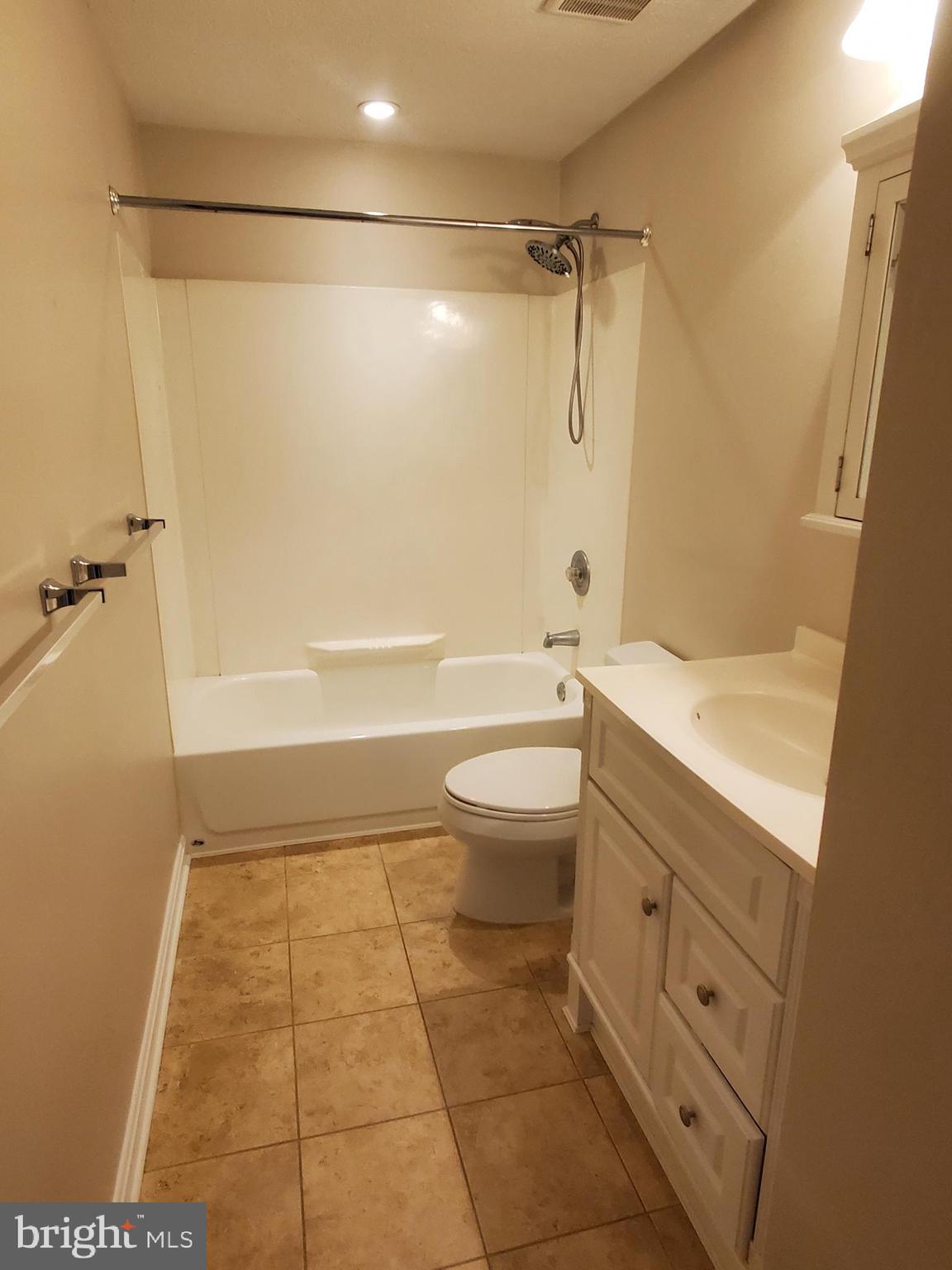 UPTON VILLAGE NORTH - Residential Lease