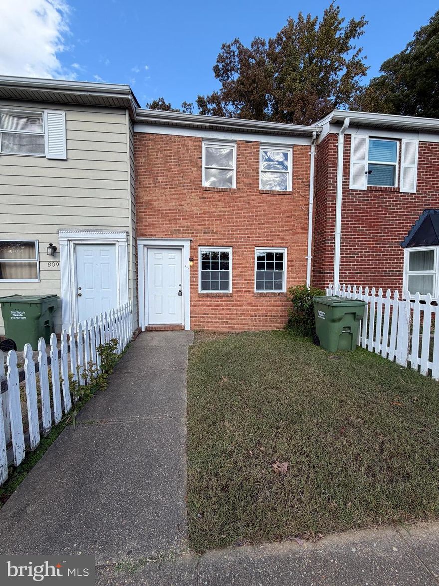 This home is in great shape with just a few finishing touches needed to make it shine. Beautifully maintained and full of potential, it’s perfect for a first-time buyer, downsizer, or investor. Don’t miss this opportunity to own a solid home in a great location.