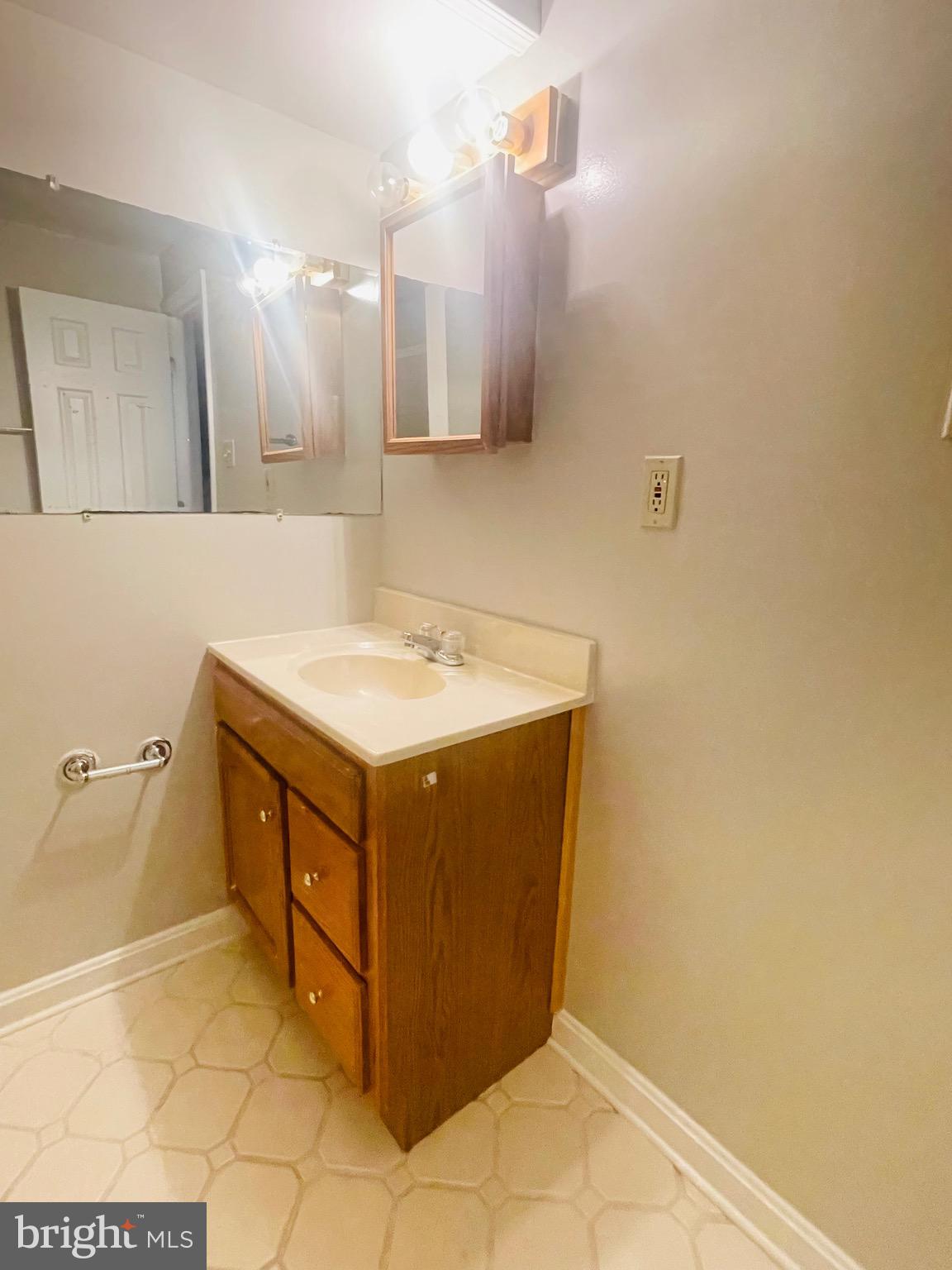 SADDLE CREEK - Residential Lease