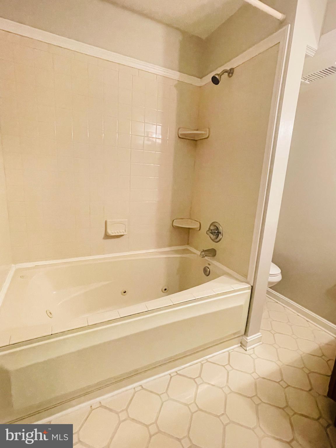 SADDLE CREEK - Residential Lease