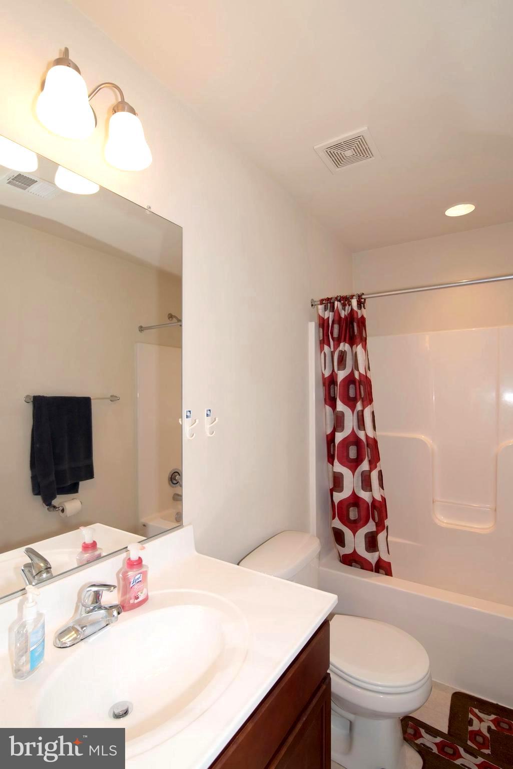 LAKELAND PLACE - Residential