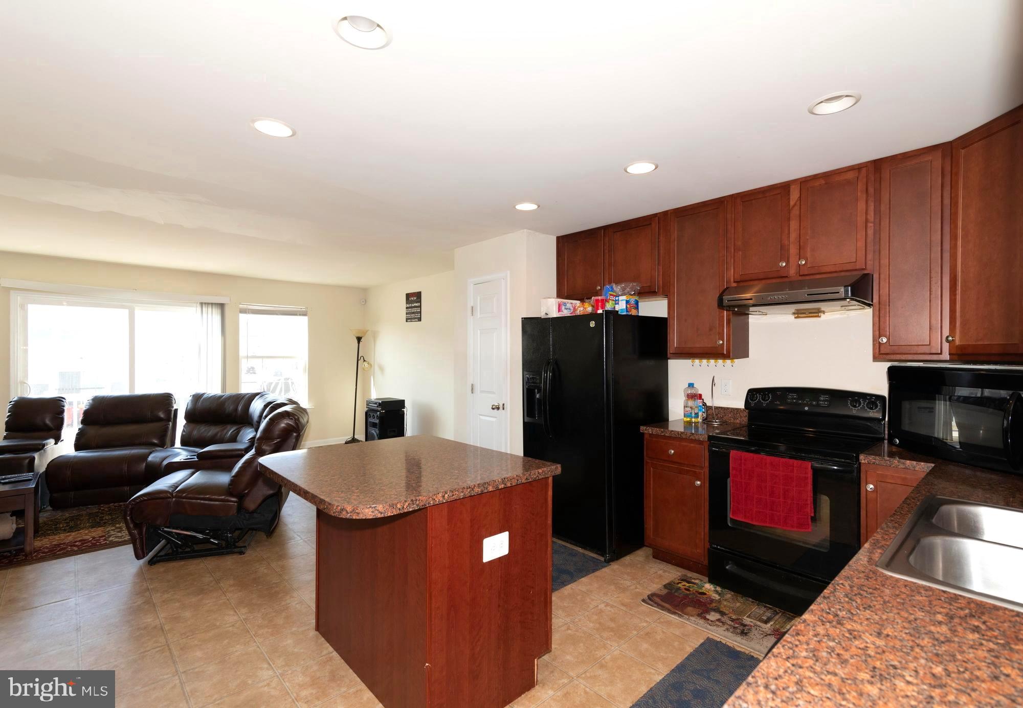 LAKELAND PLACE - Residential