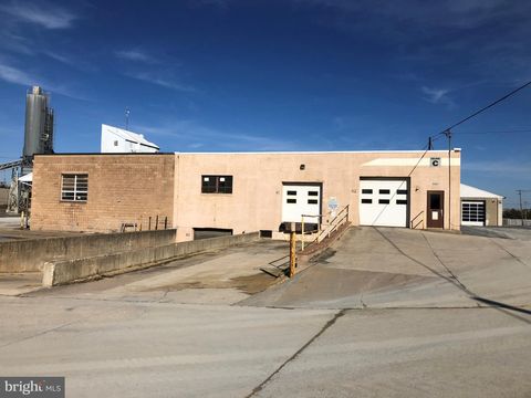 825 E EARL ROAD NEW HOLLAND PA 17557