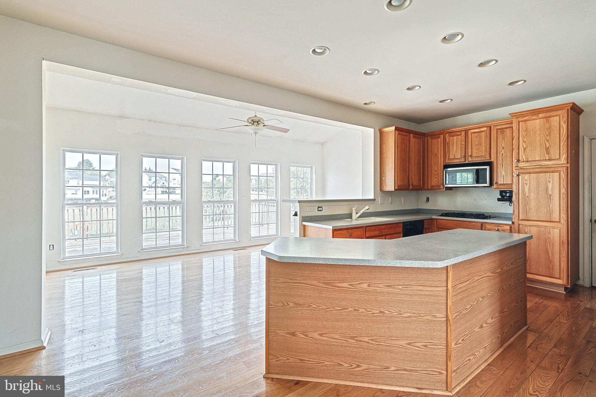 SOUTH POINTE - Residential