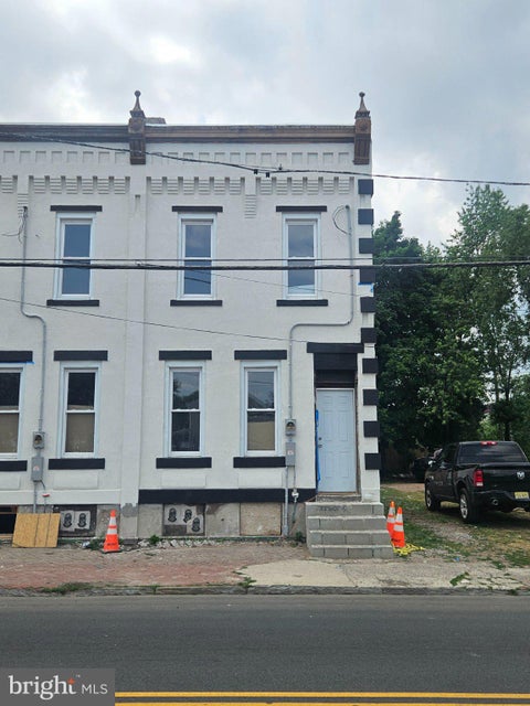 Townhouse For Sale - 111 Chambers Street<br/> TRENTON, NJ 08609