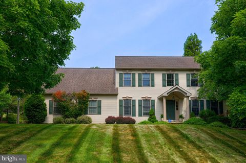 Photo of 375 W CHARLOTTE ST, MILLERSVILLE, PA 17551 (MLS # PALA2036008)