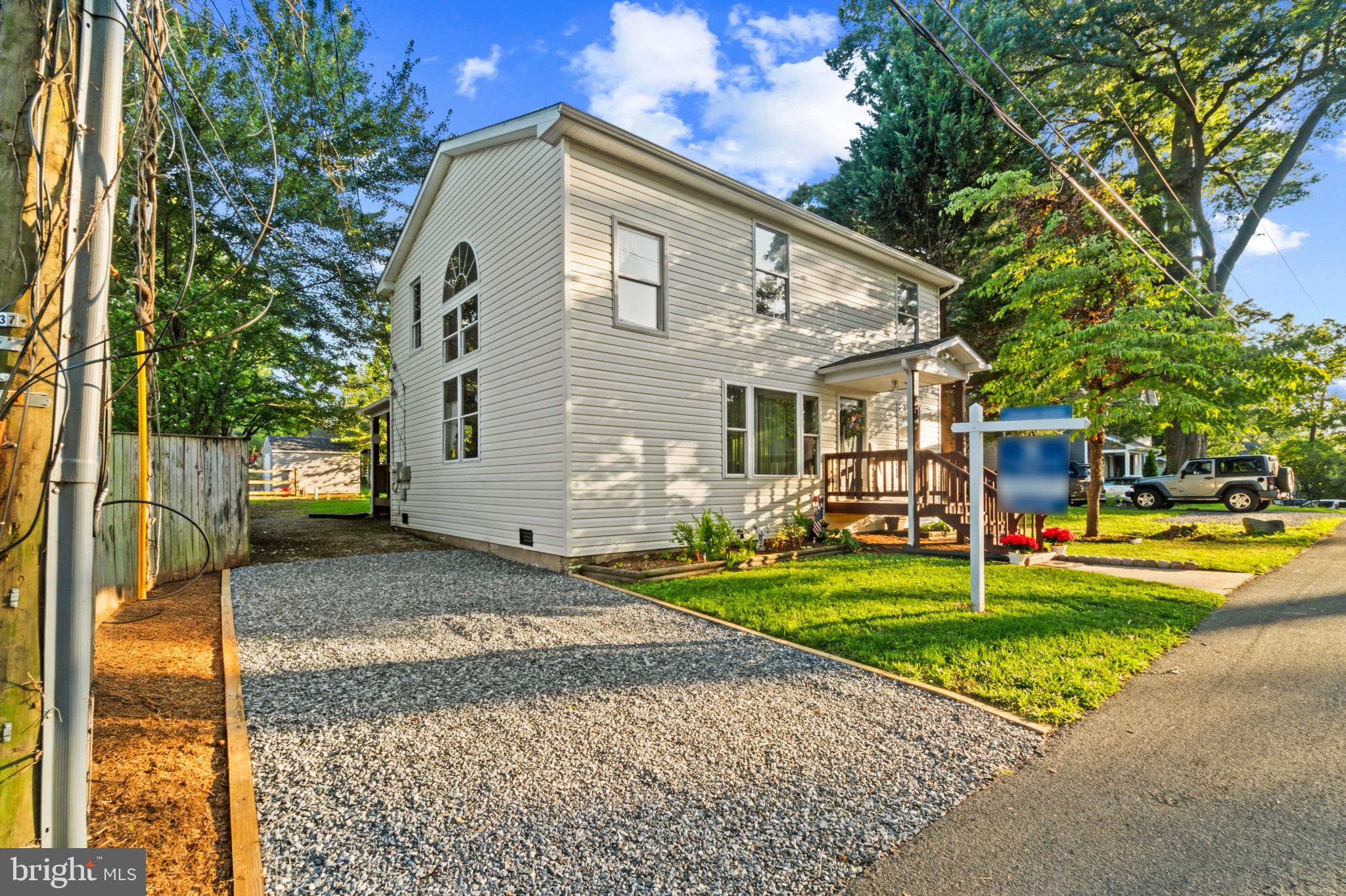 386 LAUREL TRAIL