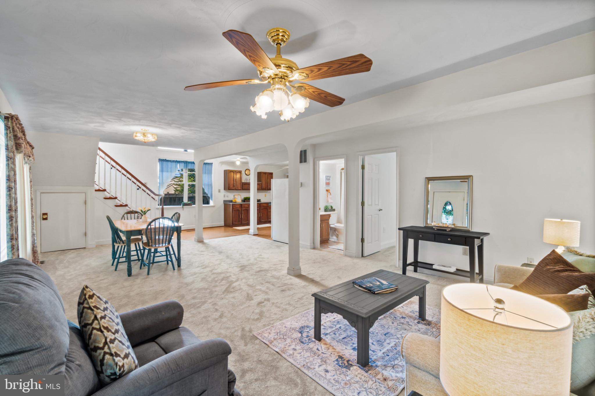 386 LAUREL TRAIL