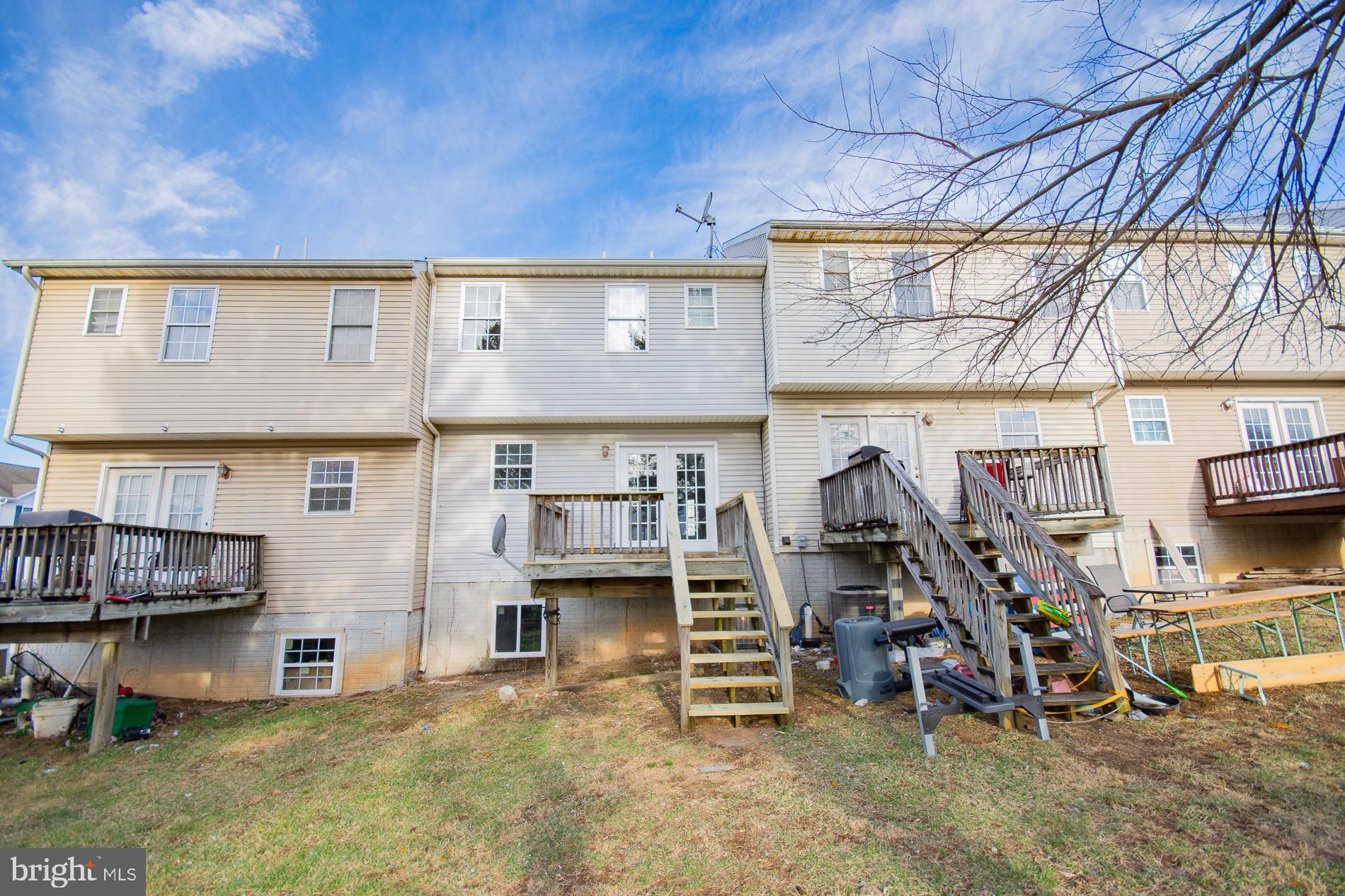 SOUTH QUEEN TOWNHOUSES - Residential Lease